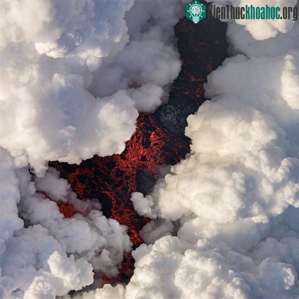 Đây là hình ảnh chụp từ trên cao vụ phun trào núi lửa Kilauea.
