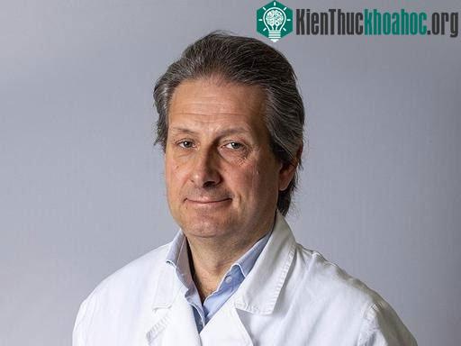 Giáo sư phẫu thuật thần kinh Alessandro Della Puppa