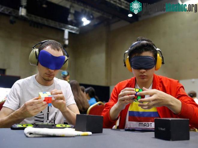 Quá trình giải khối rubik, dù ở bất kỳ trạng thái nào, đều là 18 bước trên được sắp xếp theo thứ tự khác nhau.