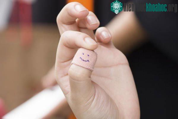 Thời điểm đau cũng phụ thuộc nhiều vào định kiến của người tham gia.
