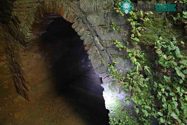 Riêng mùa đông, có thể đứng phía dưới hang lâu mà không bị khó thở.