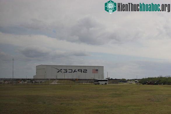 SpaceX của tỉ phú Elon Musk bên trong KSC