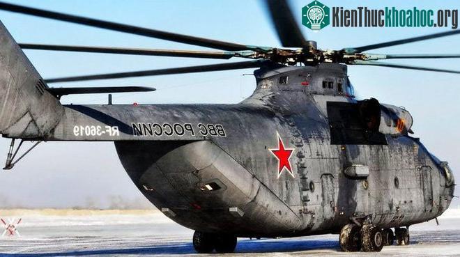 Bên trong trực thăng chứa được khá nhiều hàng hóa, phương tiện di chuyển và con người 1