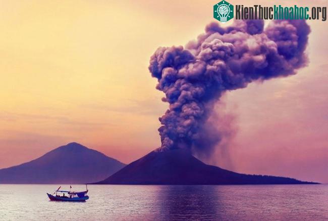 Âm thanh từ ngọn núi lửa có thể thấy từ cách đó 4800m