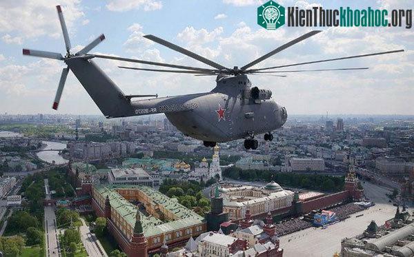 Bên trong trực thăng chứa được khá nhiều hàng hóa, phương tiện di chuyển và con người 4