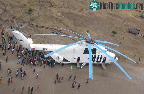Bên trong trực thăng chứa được khá nhiều hàng hóa, phương tiện di chuyển và con người 5