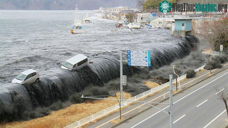 "Sóng thần đen" tấn công Miyako, tỉnh Iwate vào tháng 3/2011.