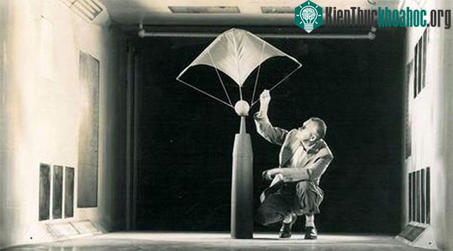 Nhà phát minh kiêm kỹ sư Francis Rogallo