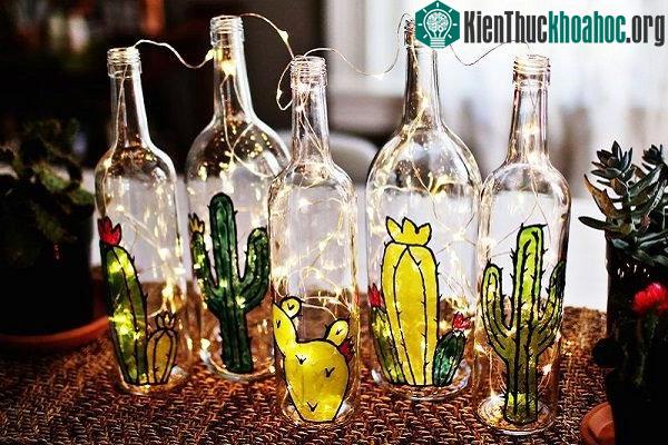 Vỏ chai bia, rượu vang và đồ uống có cồn khác chứa các hóa chất có hại tiềm tàng cho môi trường - (Ảnh: Reuters).