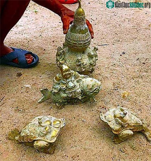 Số "cổ vật" được phát hiện.