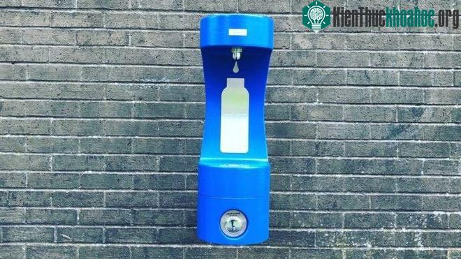 Đây là những máy nước lọc được lắp đặt tại các địa điểm đông đúc dân cư.