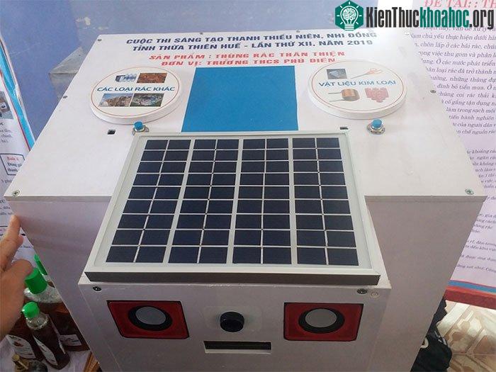 Thùng rác thân thiện với môi trường.
