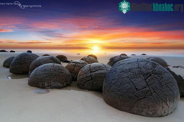 Cảnh đẹp siêu thực của những quả “trứng rồng” khiến người ta liên tưởng tới hình ảnh của hành tinh lạ.