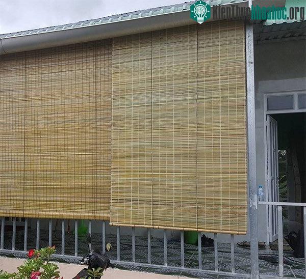 Cửa chỉ nên mở vào ban đêm và sáng sớm khi nhiệt đã giảm hẳn.