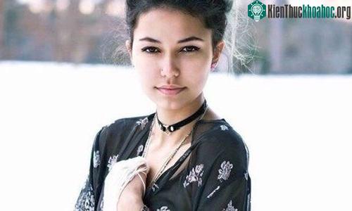 Cô gái Paige Winters được cứu nhờ 5 cú đấm uy lực của ông bố.
