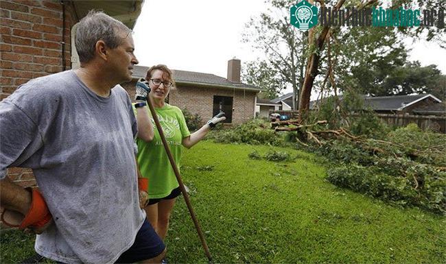 . Sau khi đổ bộ vào bờ biển Louisiana, nó nhanh chóng suy yếu thành áp thấp nhiệt đới và di chuyển dần về phía bắc