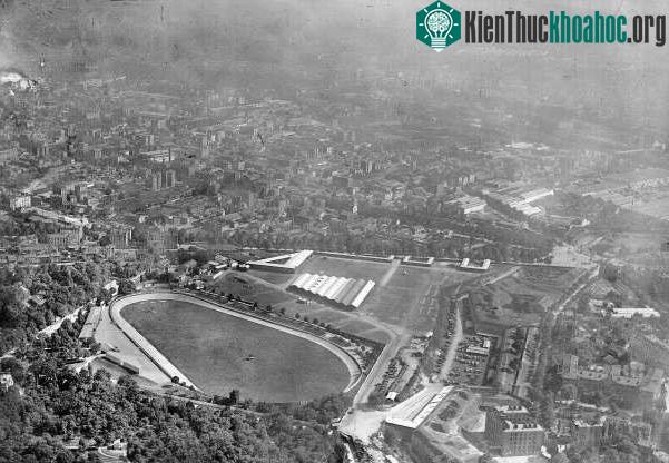 Quang cảnh sân vận động Parc des Princes ở Paris nhìn từ trên cao.
