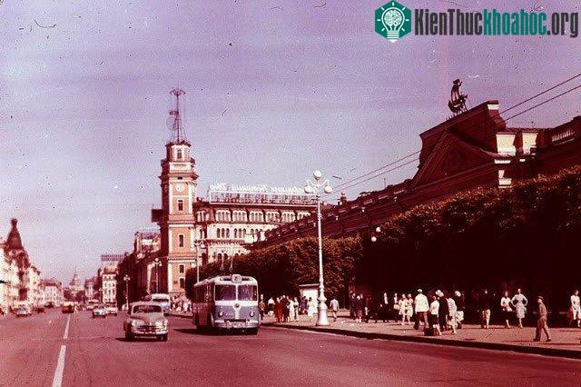 Bức ảnh năm 1968 chụp Đại lộ Nevsky Prospect ở Leningrad.