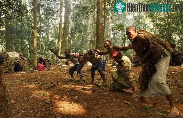 Họ luôn sống khép kín vì không muốn gây xung đột với các bộ tộc khác.