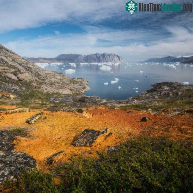 Mật độ dân số trên đảo Greenland là một trong những nơi thưa thớt nhất thế giới.