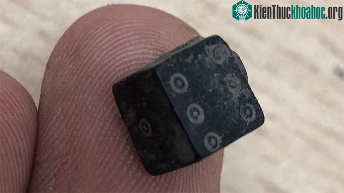 Hạt xí ngầu trong một trò chơi cổ xưa