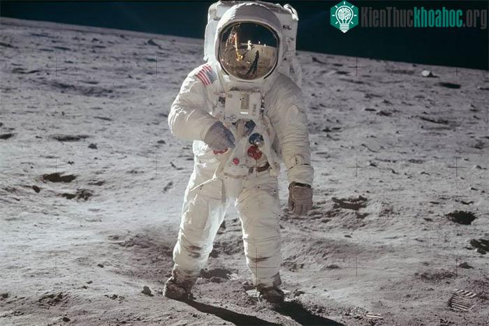 Bức ảnh Buzz Aldrin đứng trên Mặt Trăng do Neil Armstrong chụp.