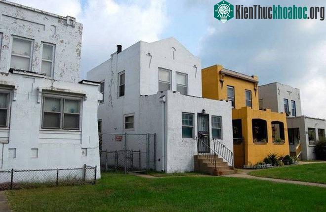 Nhà tạo nên bằng các khối bê tống đúc sẵn ở Gary, bang Indiana, Mỹ.