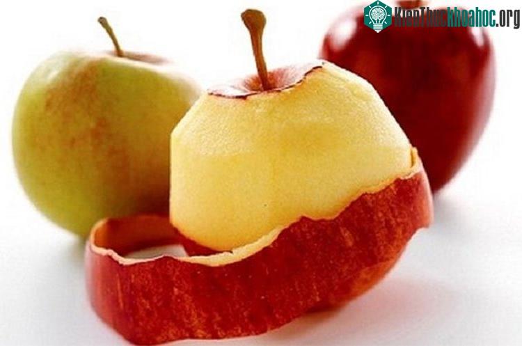Táo có tác dụng làm dịu và thôi miên, giúp bạn dễ ngủ hơn.
