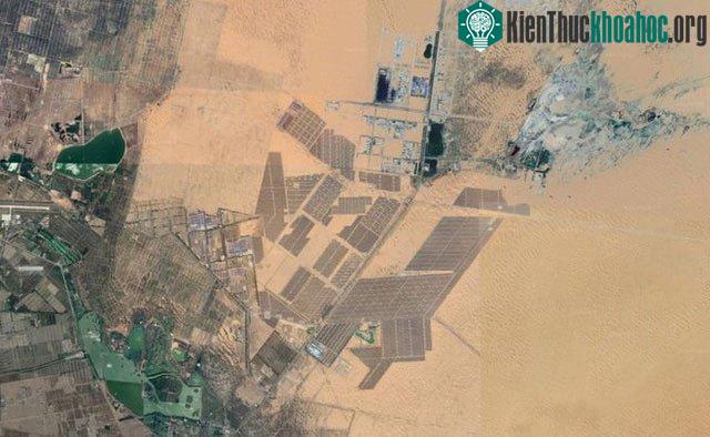 Công viên năng lượng Tengger ở Ninh Hạ, Trung Quốc.