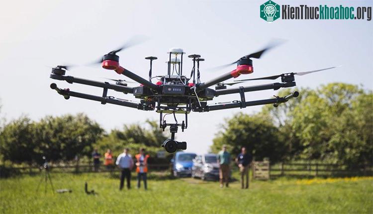 Máy bay không người lái (Drone)