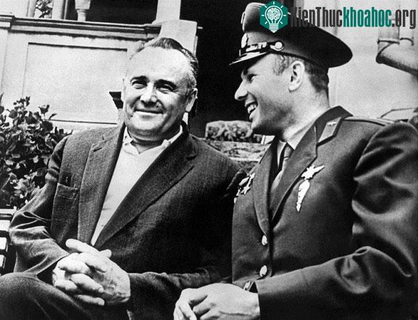 Yuri Gagarin và Sergei Korolev.