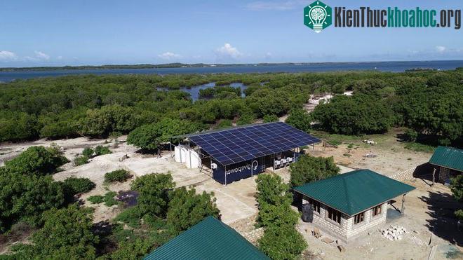 Nhà máy biến nước biển thành nước ngọt ở Kiunga, Kenya.