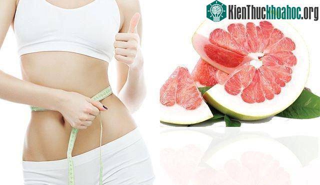 Ăn bưởi sẽ gây ra cảm giác no, do đó làm giảm lượng thức ăn đi vào cơ thể.