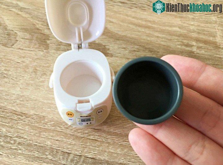 Người Nhật lại có phát minh kỳ lạ: Nồi cơm điện mini chuyên đựng thức ăn cho thú cưng