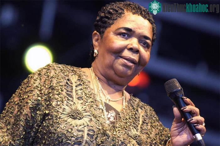 Nữ ca sĩ Cesária Évora.