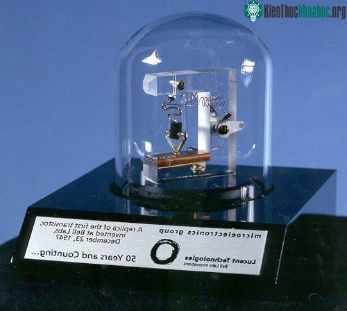 Ảnh: Lucent Technologies via Clinton White House Archives/Wikipedia.