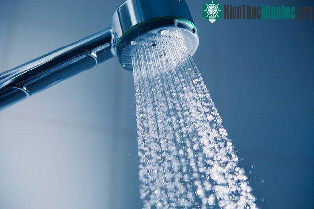 Ban đầu là cảm giác lạnh thấu xương, sau đó khi kiểm soát được hơi thở thì cảm thấy ấm áp hơn.