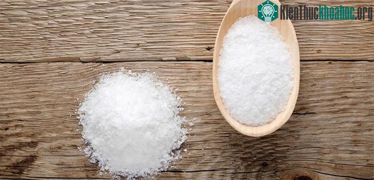 Nước muối là một cách hữu hiệu giúp bạn dễ thở hơn khi bạn bị cảm lạnh.