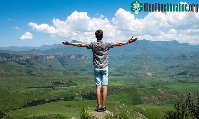 Bạn không được tạo ra để ngồi quá lâu, hãy đứng dậy, thay đổi tư thế và cơ thể của bạn sẽ cảm ơn bạn.