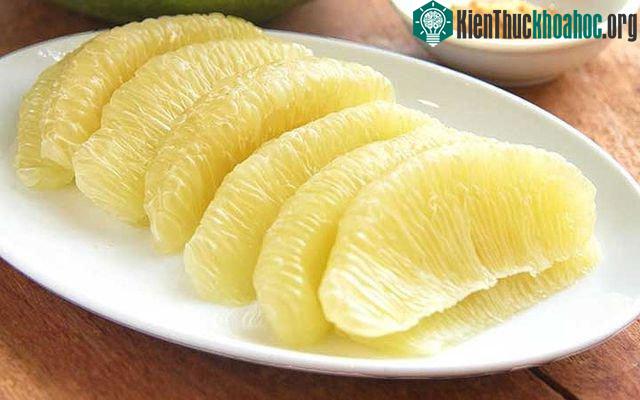Bưởi chứa vị ngọt, nhưng hàm lượng đường tổng thể của nó rất thấp.