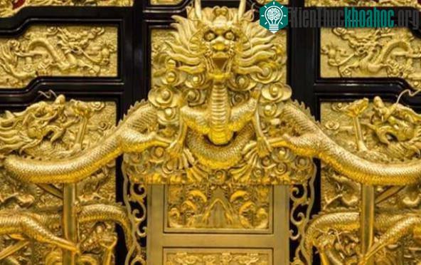 Mọi người đều tin rằng ngai vàng là chiếc ghế mà không phải bất cứ người thường nào cũng có thể ngồi.