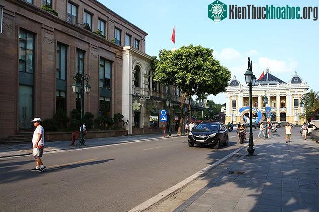 Phố Tràng Tiền và Nhà Hát Lớn ngày nay.