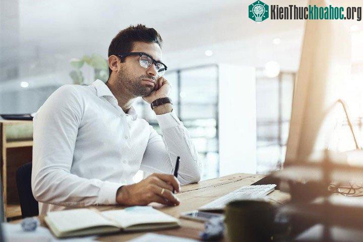 Khi bạn không dành thời gian học, bạn dễ lười biếng hoặc chán nản. (Ảnh: Getty Royalty Free)