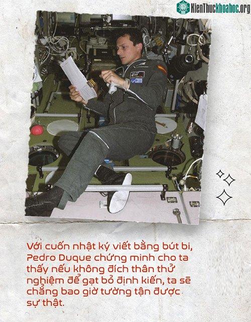 Sự thực đằng sau chuyện NASA tốn tiền nghiên cứu bút viết trên vũ trụ ảnh 2