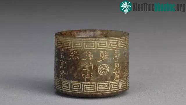 Nhẫn ngự đề thanh ngọc của Càn Long