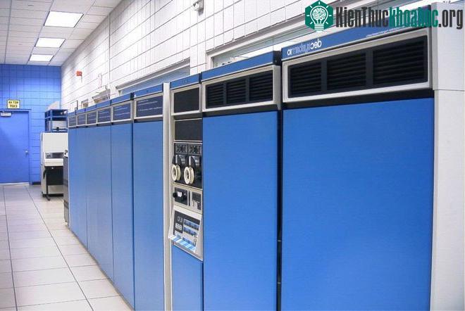 Chiếc máy PDP-10.
