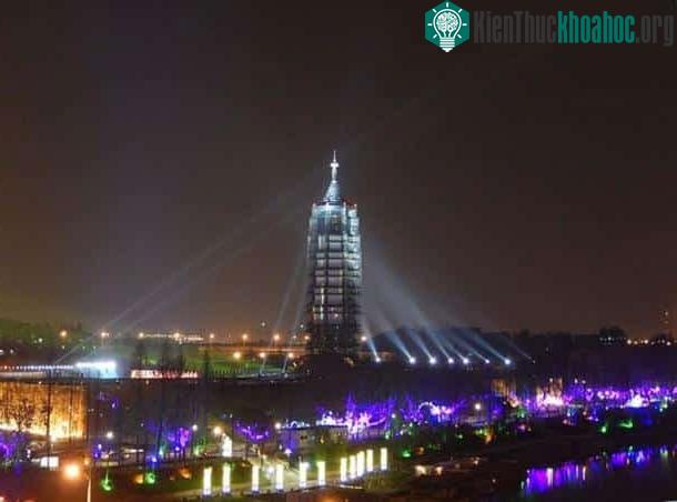 &nbsp;Tòa Tháp phục dựng ngày nay.