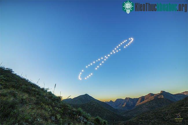 Hình ảnh trên được gom lại từ 52 bức ảnh chọn từ các quan sát ở Mexico trong suốt một năm dương lịch.