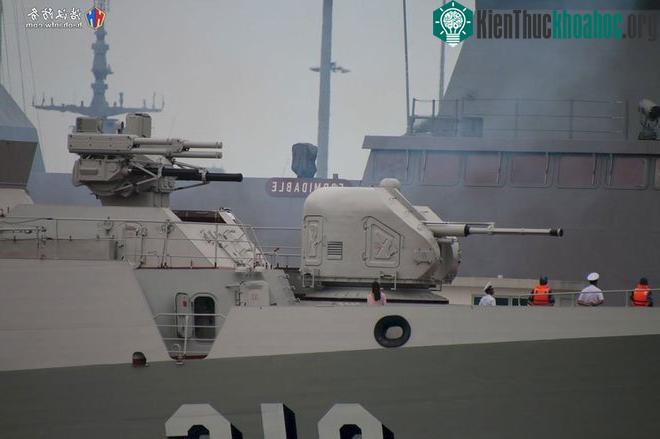 Cận cảnh bộ đôi hải pháo AK-176M và tổ hợp vũ khí phòng không Palma-SU khi nhờ từ xa.