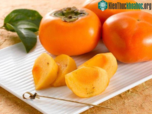 Ttrong quả hồng có chứa rất nhiều tannin, đặc biệt là quả hồng giòn.